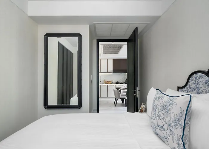 La Clef By The Crest Collection Hotel