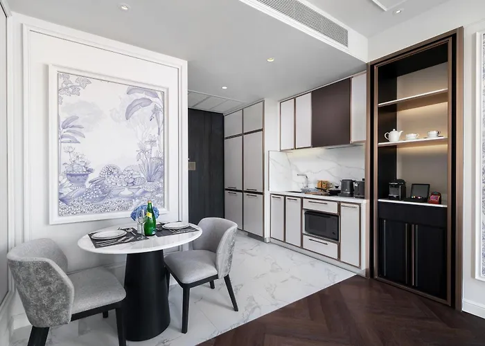 La Clef By The Crest Collection Hotel 5*