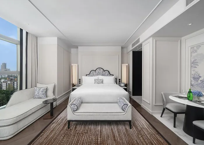 La Clef By The Crest Collection Hotel