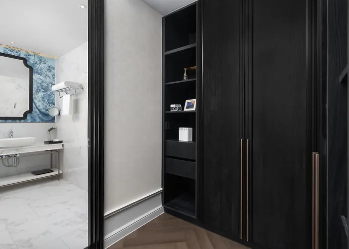 La Clef By The Crest Collection Hotel 5*