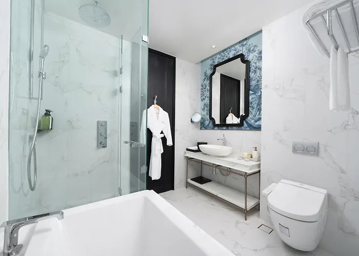La Clef By The Crest Collection Hotel 5*