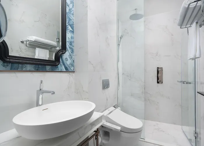 Hotel La Clef By The Crest Collection Bangkok