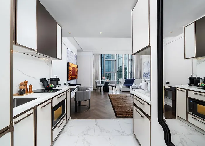 La Clef By The Crest Collection Hotel