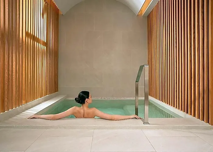 La Clef By The Crest Collection Hotel 5*